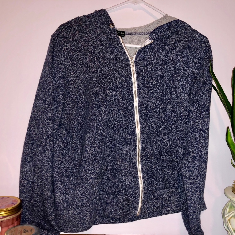 sweat shirt
